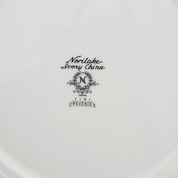 Noritake Reverie Green Trim 2 Salad Plates, Wildflower & Butterfly Spring Dishes - Picture 7 of 9
